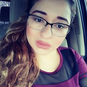 Meet your Posher, Esmeralda